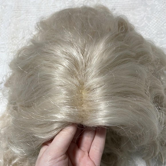 Curly synthetic blonde 24” wig - Picture 5 of 6